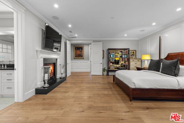 Bedroom, Fireplace, Interior, Recessed Lighting, Wood Texture Flooring