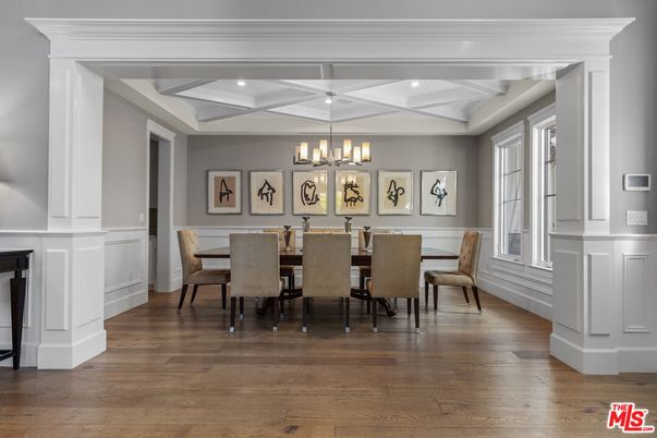 Chandelier, Dining room, Interior, Recessed Lighting, Wood Texture Flooring