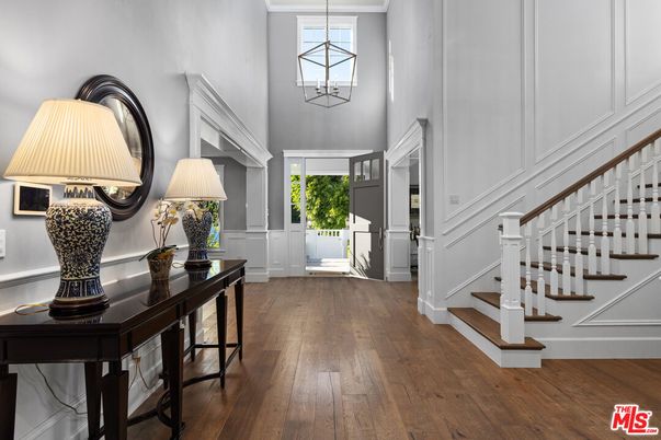 Interior, Pendant Lights, Wood Texture Flooring