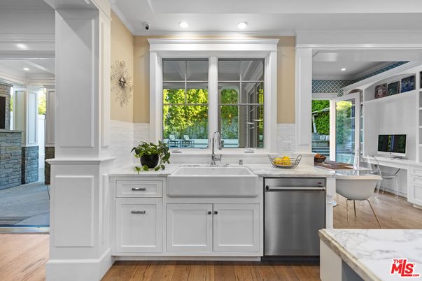 Dining room, Interior, Kitchen, Recessed Lighting, Stainless Steel Appliances, Wood Texture Flooring