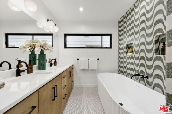 Bathroom, Dual Sink Vanities, Free Standing Baths, Interior, Recessed Lighting