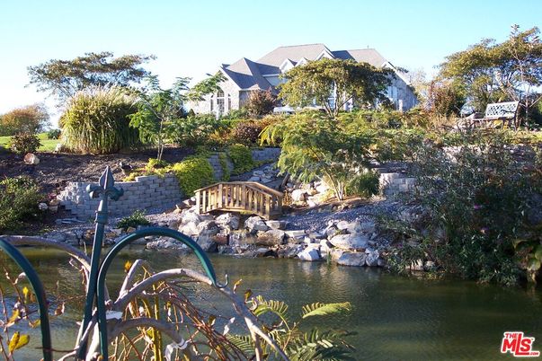 Exterior, Lake