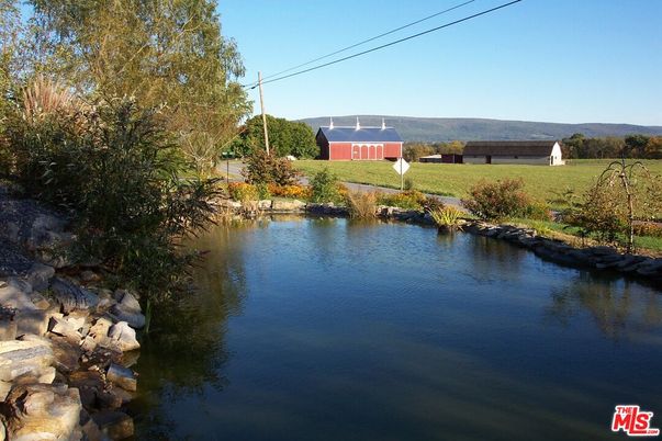 Exterior, Lake
