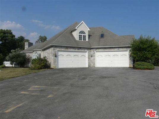 Attached, Exterior, Facade, Cape Cod