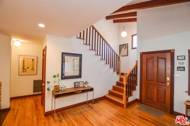 Interior, Pendant Lights, Recessed Lighting, Wood Texture Flooring