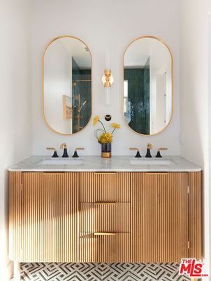 Bathroom, Dual Sink Vanities, Interior