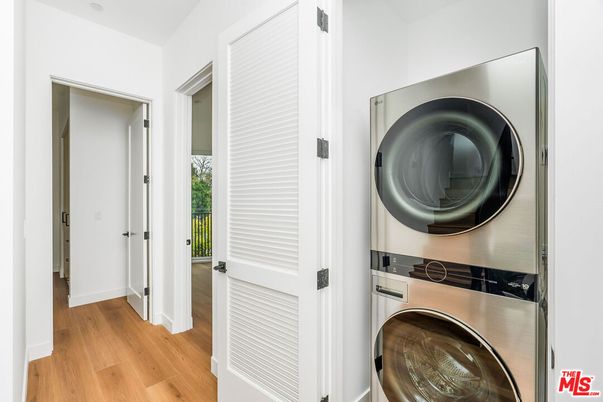 Interior, Utility Closets, Washer, Wood Texture Flooring