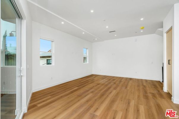 Empty room, Interior, Recessed Lighting, Wood Texture Flooring
