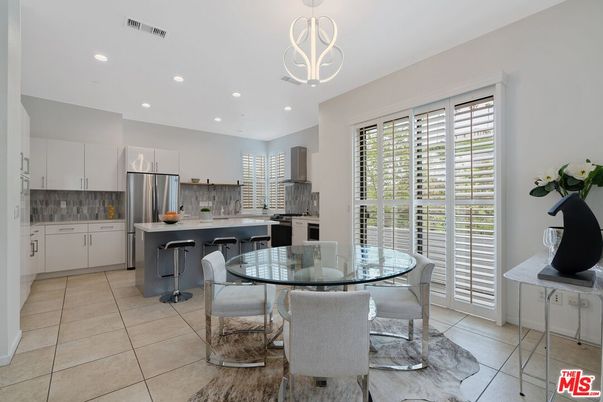 Dining room, Interior, Kitchen, Pendant Lights, Recessed Lighting, Stainless Steel Appliances
