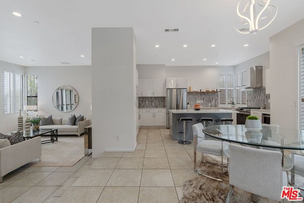 Dining room, Interior, Kitchen, Living room, Pendant Lights, Recessed Lighting, Stainless Steel Appliances