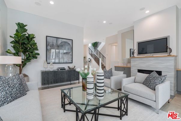 Fireplace, Interior, Living room, Recessed Lighting