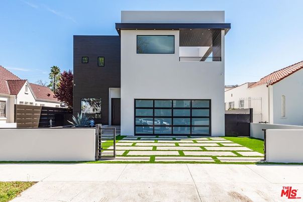 Attached, Exterior, Facade, Modern