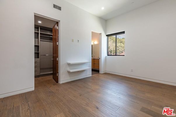 Empty room, Interior, Recessed Lighting, Walk-in Closets, Wood Texture Flooring