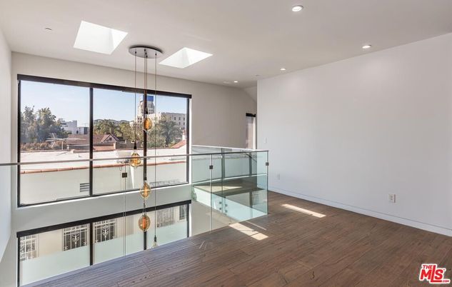 Interior, Pendant Lights, Recessed Lighting, Wood Texture Flooring
