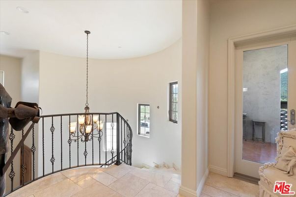 Chandelier, Interior