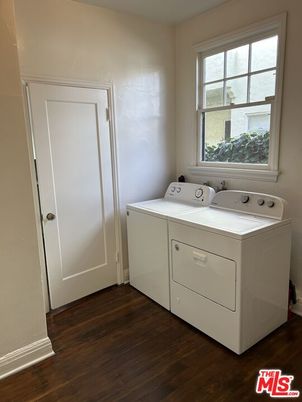 Interior, Washer, Wood Texture Flooring