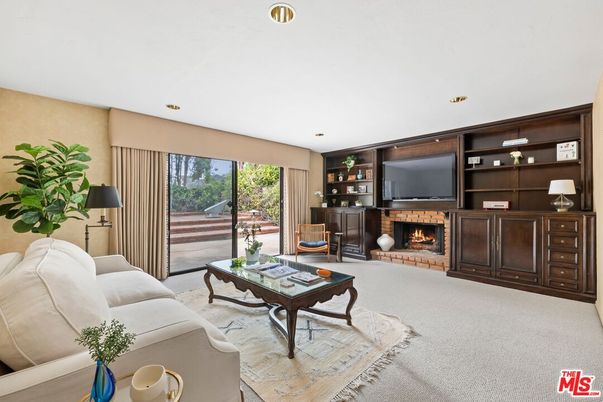 Fireplace, Interior, Living room, Recessed Lighting