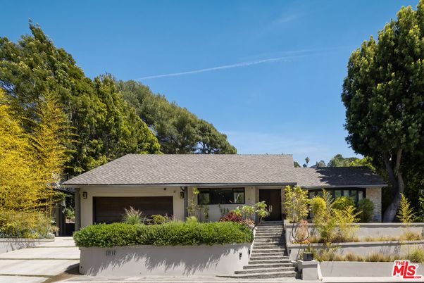 Attached, Exterior, Facade, Ranch