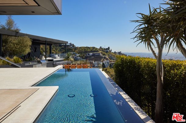 Exterior, Pool, Water
