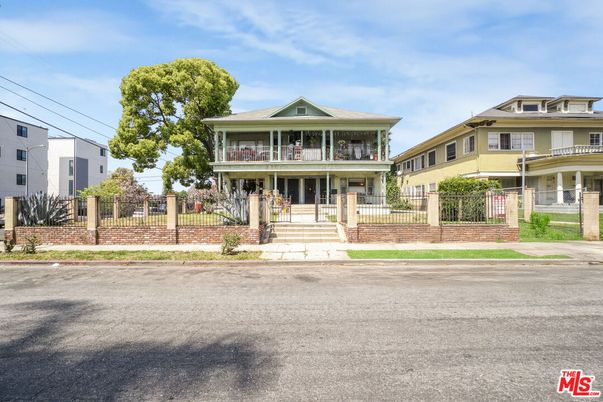 Exterior, Facade, American Foursquare