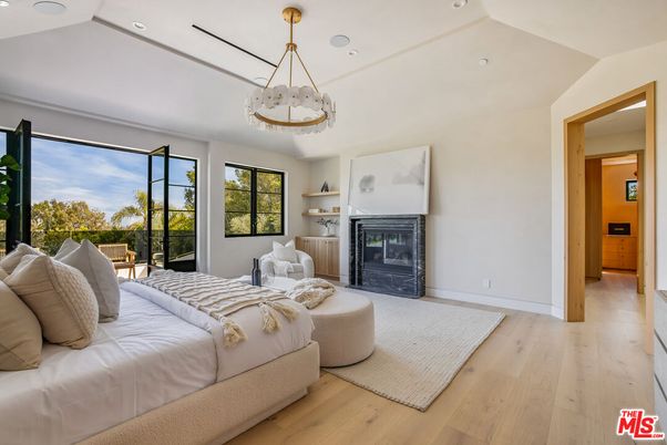 Bedroom, Fireplace, Interior, Pendant Lights, Recessed Lighting, Wood Texture Flooring