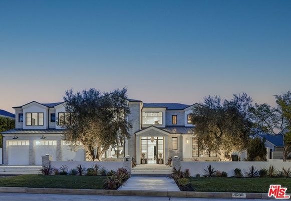 Attached, Exterior, Facade, French Provincial