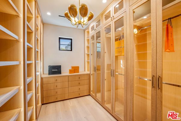 Interior, Pendant Lights, Recessed Lighting, Walk-in Closets, Wood Texture Flooring