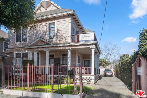 Exterior, Facade, American Foursquare