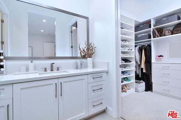 Bathroom, Interior, Recessed Lighting, Walk-in Closets
