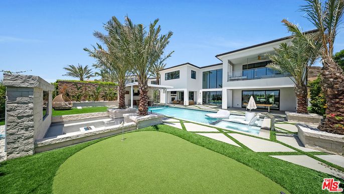 Backyard, Exterior, Pool