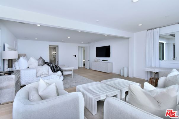Bedroom, Interior, Living room, Recessed Lighting, Wood Texture Flooring