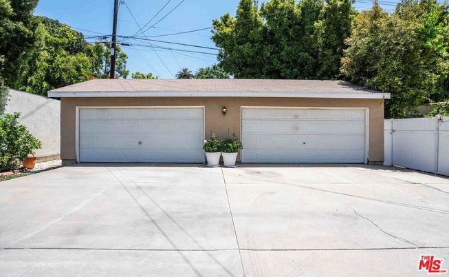 Detached Garage, Exterior