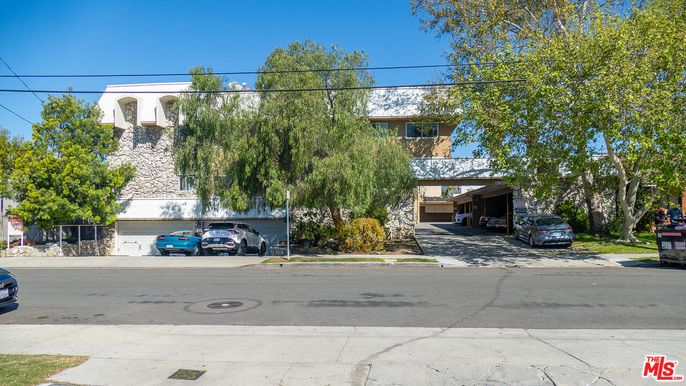Exterior, Facade, None