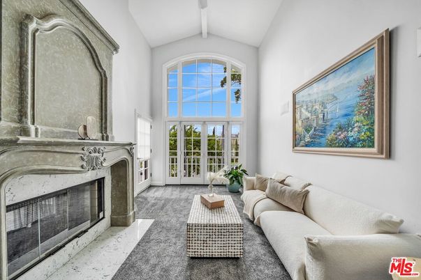 Fireplace, Interior, Living room