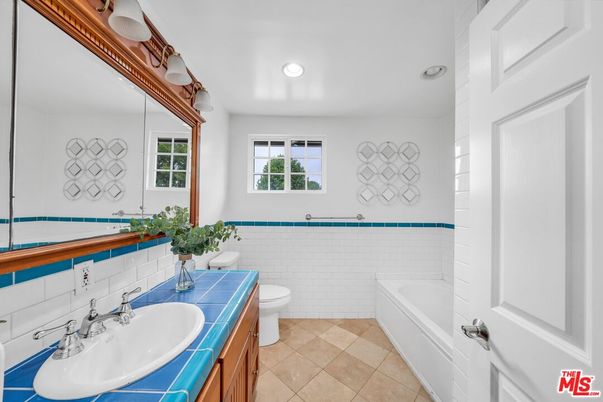 Bathroom, Interior, Recessed Lighting, Tile Countertops