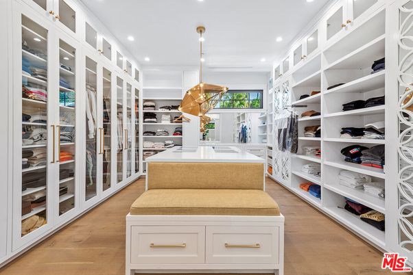 Interior, Pendant Lights, Recessed Lighting, Walk-in Closets, Wood Texture Flooring