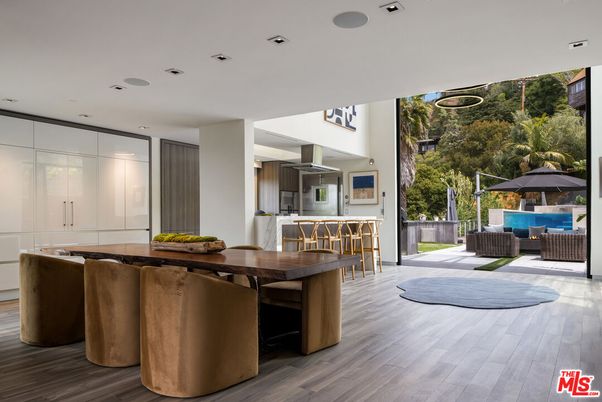 Dining room, Exterior, Kitchen, Recessed Lighting, Wood Texture Flooring