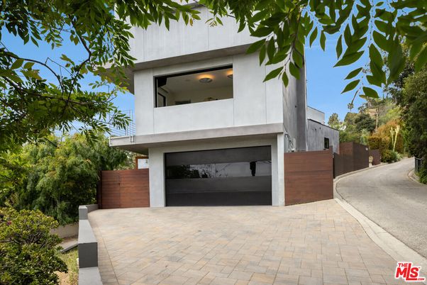 Attached, Exterior, Facade, Modern