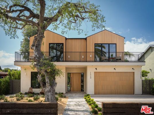 Attached, Exterior, Facade, Modern