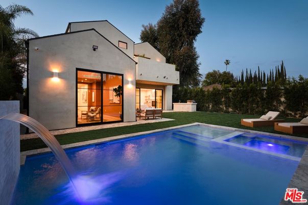 Backyard, Exterior, Pool