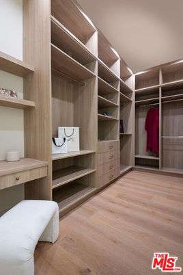 Interior, Walk-in Closets, Wood Texture Flooring