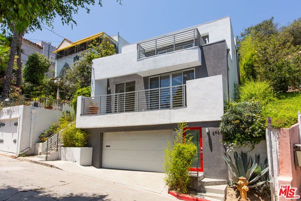 Attached, Exterior, Facade, Modern