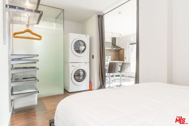 Bedroom, Interior, Utility Closets, Washer, Wood Texture Flooring