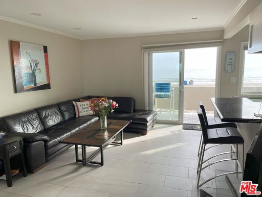 Dining room, Interior, Living room, Recessed Lighting