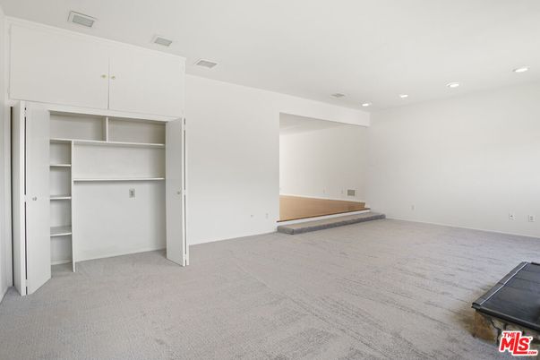 Empty room, Interior, Recessed Lighting