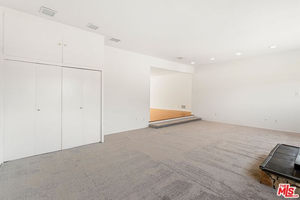 Empty room, Interior, Recessed Lighting