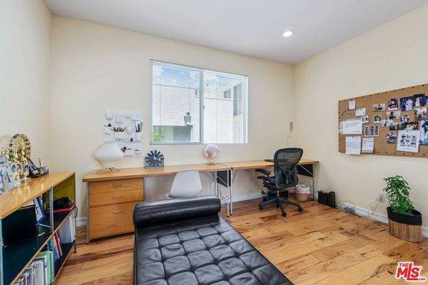 Home Office, Interior, Recessed Lighting, Wood Texture Flooring