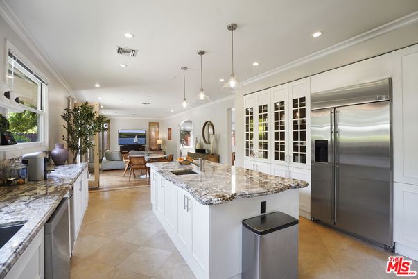 Dining room, Interior, Kitchen, Pendant Lights, Recessed Lighting, Stainless Steel Appliances