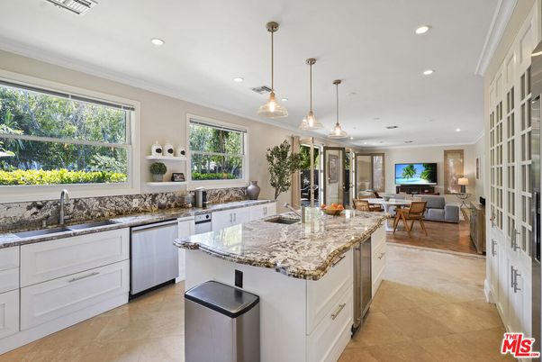 Dining room, Interior, Kitchen, Living room, Pendant Lights, Recessed Lighting, Stainless Steel Appliances