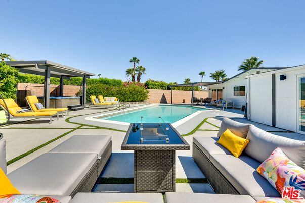 Exterior, Pool